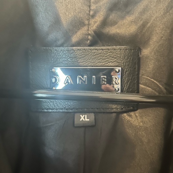 Danier black leather jacket - women’s XL - Picture 2 of 10